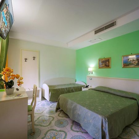 Hotel Rivamare Искья Экстерьер фото