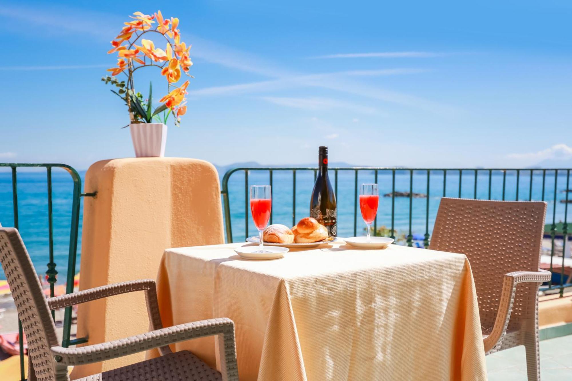 Hotel Rivamare Искья Экстерьер фото