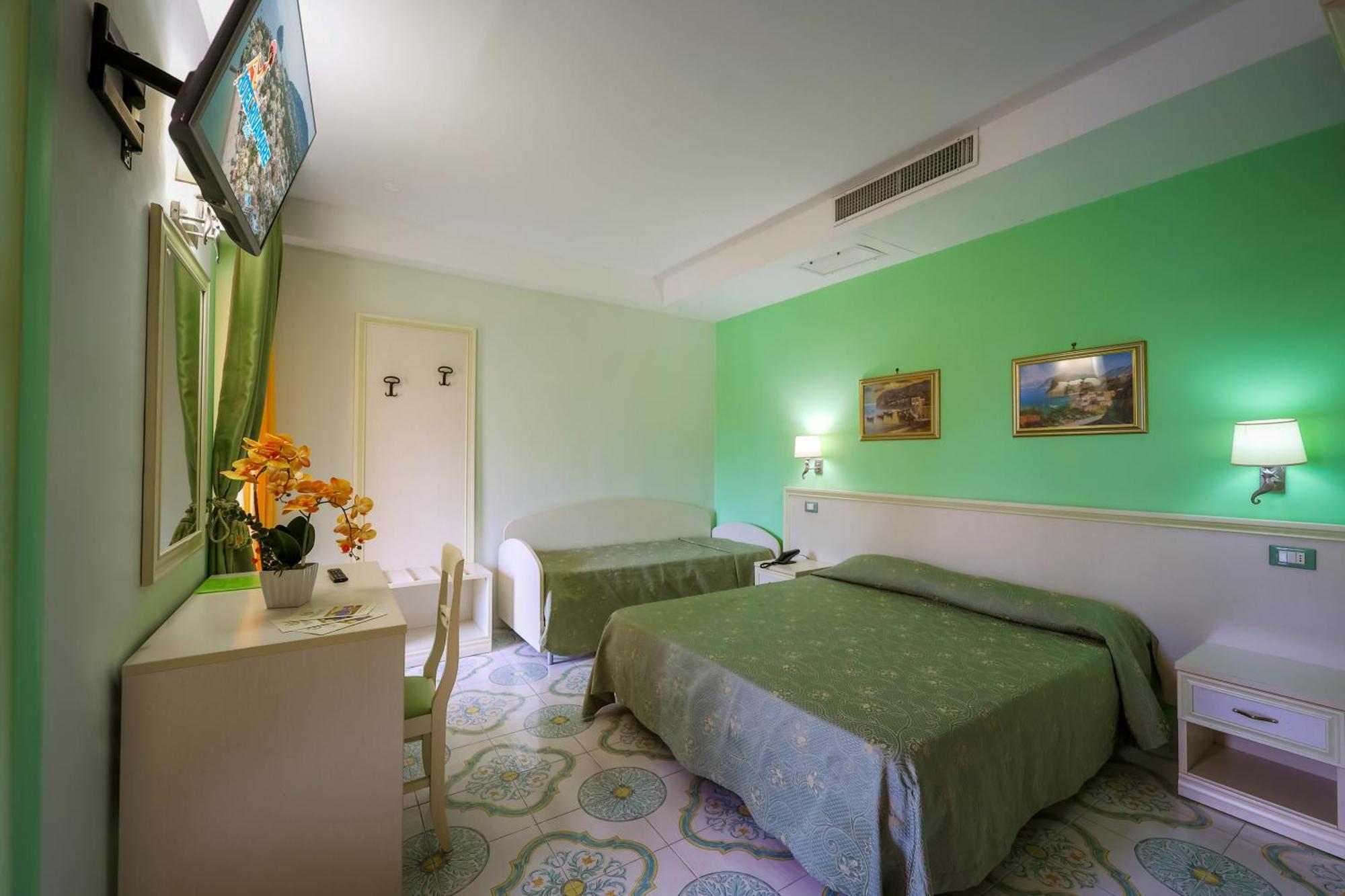 Hotel Rivamare Искья Экстерьер фото