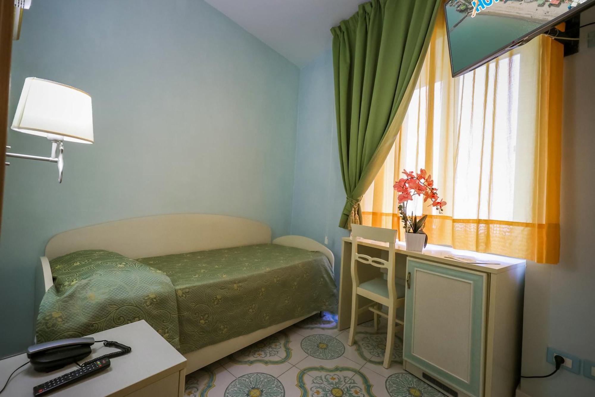 Hotel Rivamare Искья Экстерьер фото