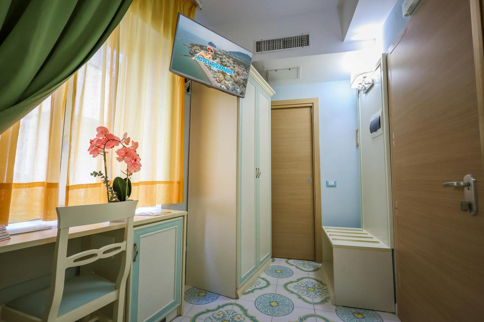 Hotel Rivamare Искья Экстерьер фото