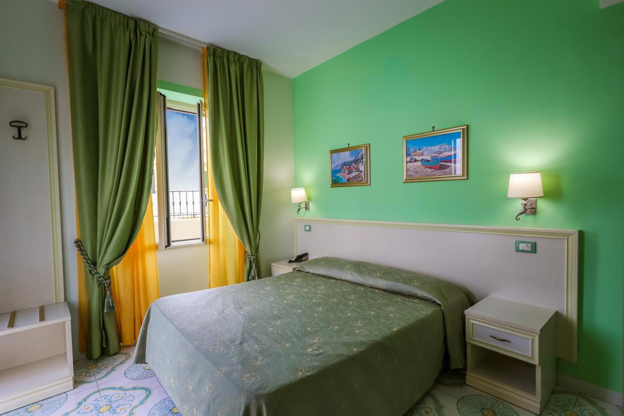 Hotel Rivamare Искья Экстерьер фото