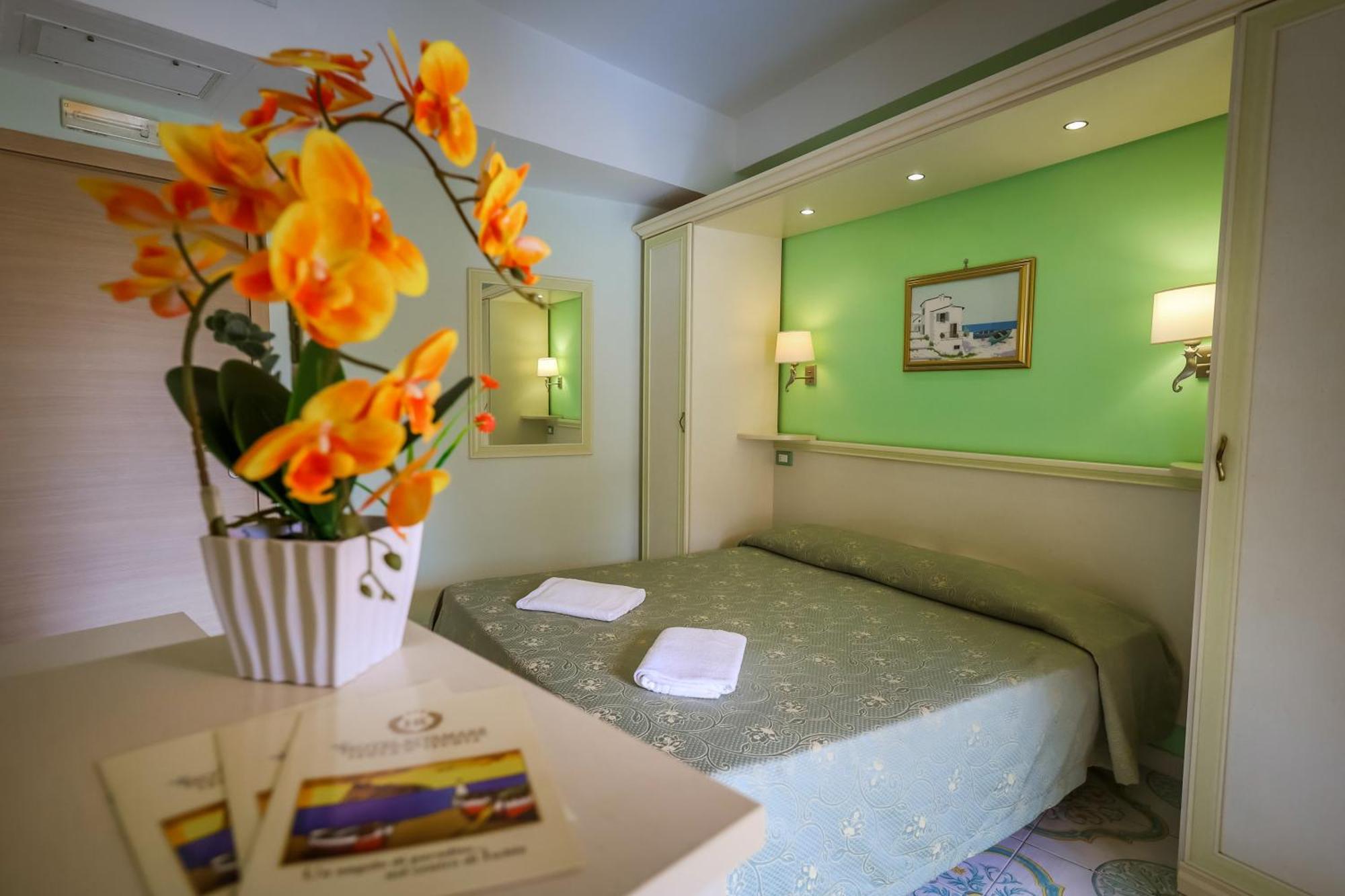 Hotel Rivamare Искья Экстерьер фото