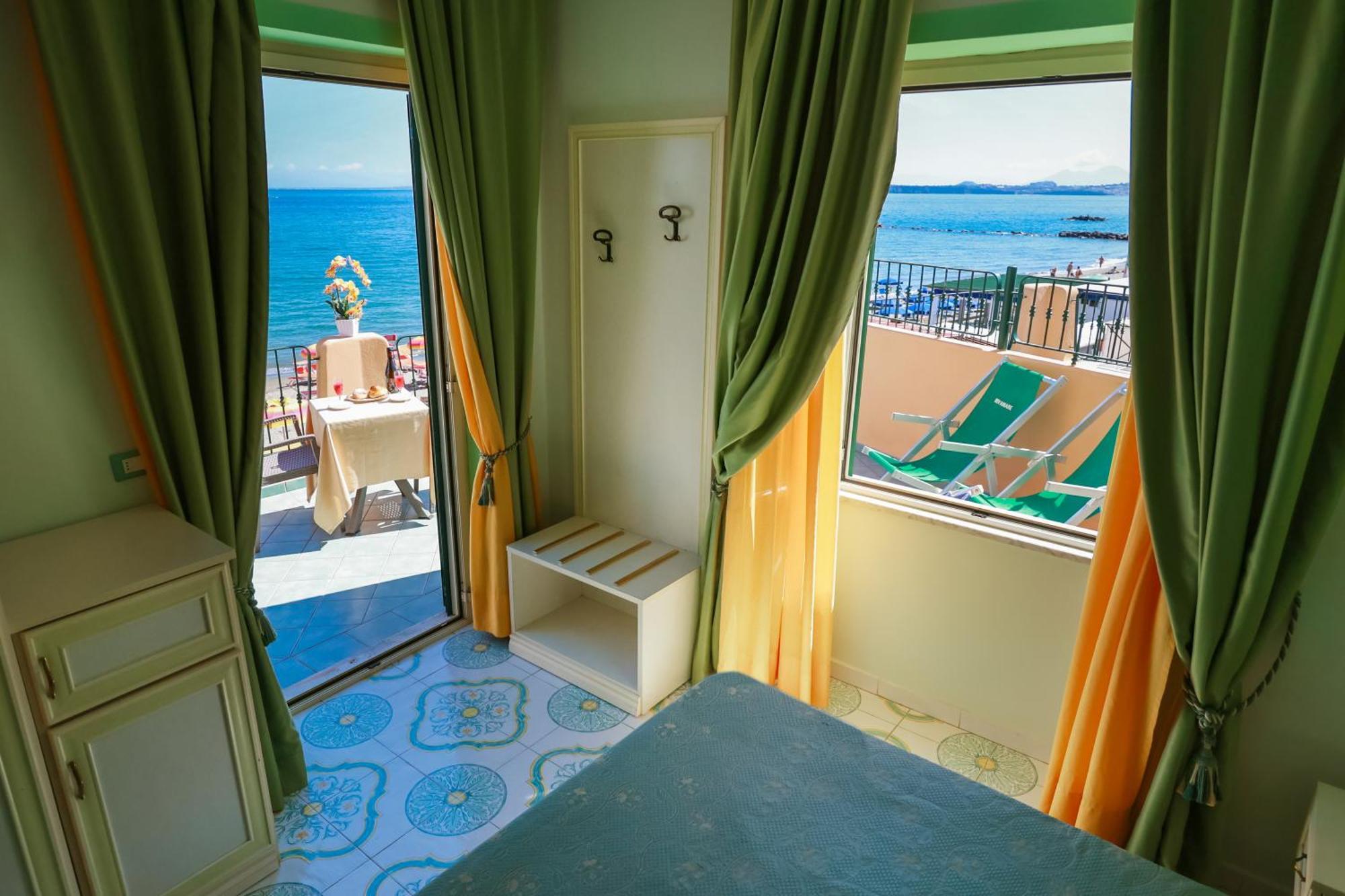 Hotel Rivamare Искья Экстерьер фото